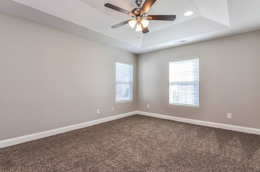 Building Photo - 130 Norwich Dr