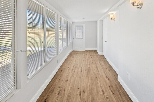 Building Photo - 101 Jasmine Ct