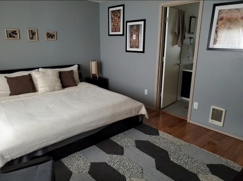 Building Photo - 3845 SE Mall St