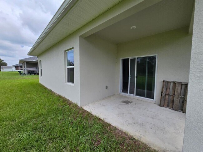 Building Photo - 2776 SW 142nd Ln