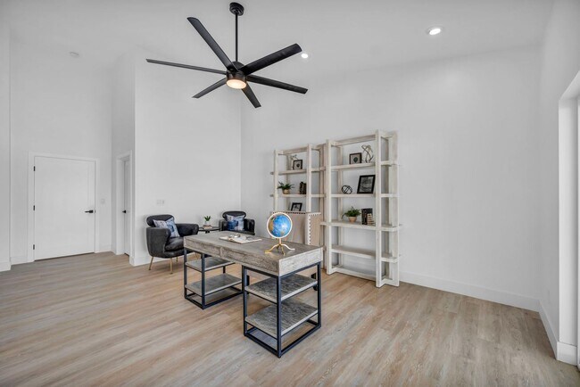 Building Photo - Meticulously renovated single-story contem...