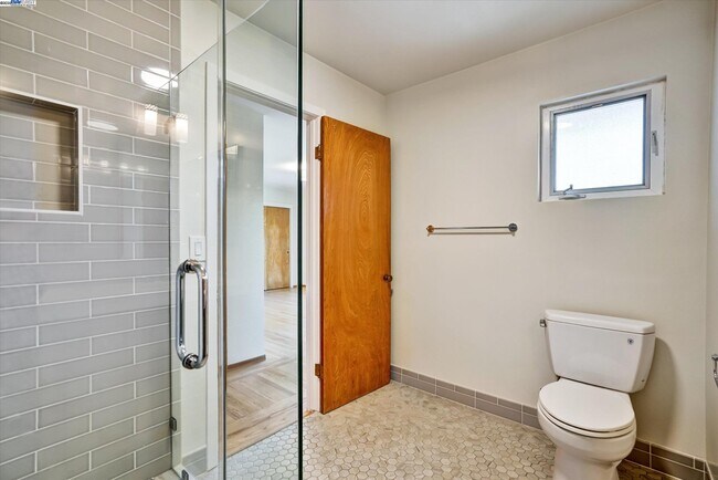 Building Photo - 613 Huntleigh Dr