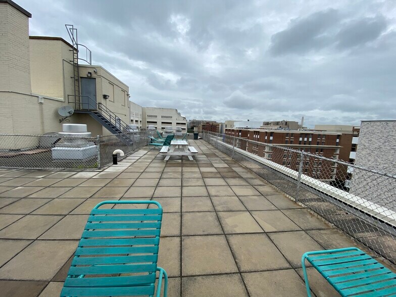 Roof Deck w/Washington Monument View - 2401 H St NW