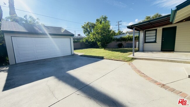 Building Photo - 6403 Barela Ave