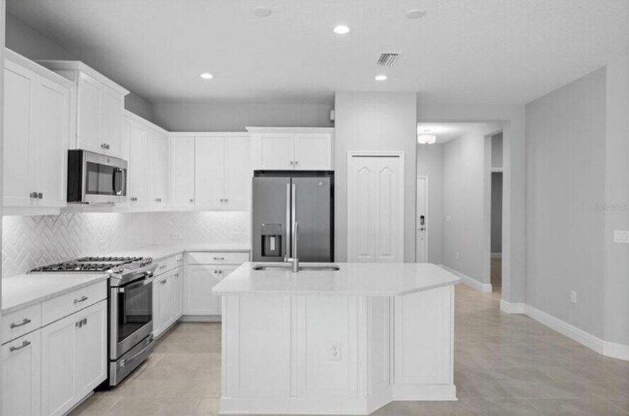 Building Photo - 4338 Tamarind Pl