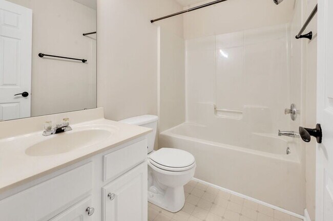 Building Photo - 2204 Valley Haven Dr