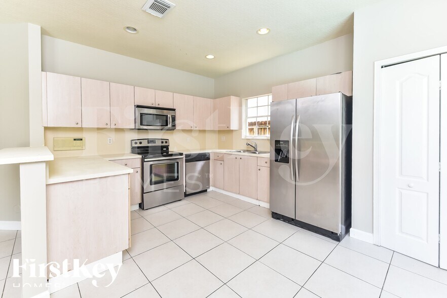 Building Photo - 15320 SW 141st Ct