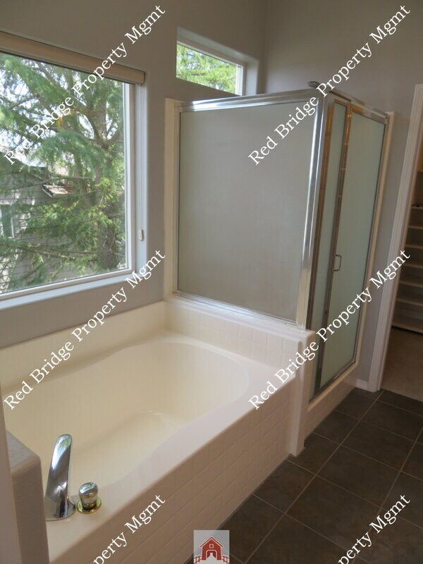 Building Photo - 18385 SW Swanstrom Dr