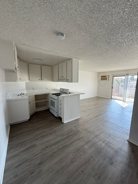 Building Photo - 509 N Berendo St