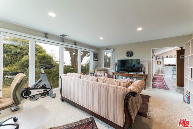 Building Photo - 28952 Selfridge Dr