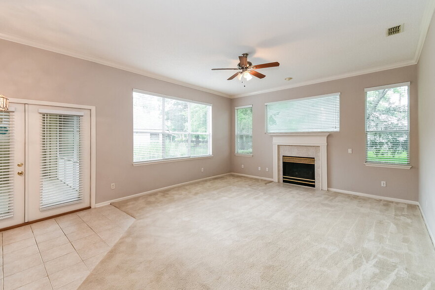 Building Photo - 755 Westminster Dr