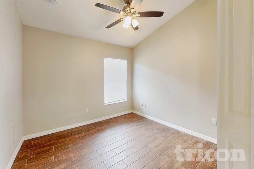 Building Photo - 6816 Monarch Park Dr