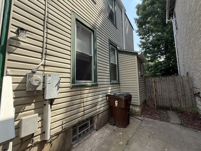Building Photo - 2036 Mackoy St