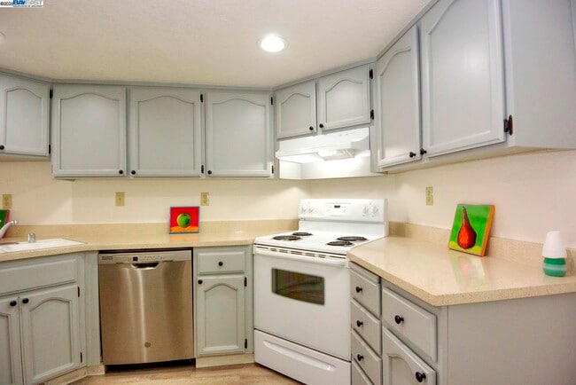 Building Photo - 2910 Liberty Dr
