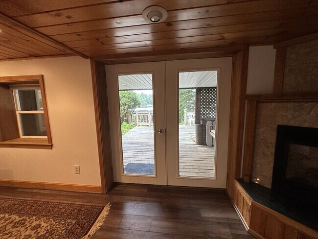 Building Photo - Peaceful Waterfront Living: 2-Story Home on River Road with Ample Outdoor Storage & Water Extras!