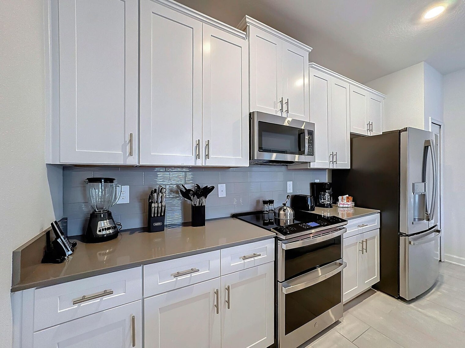 Building Photo - 2701 Scrapbook St