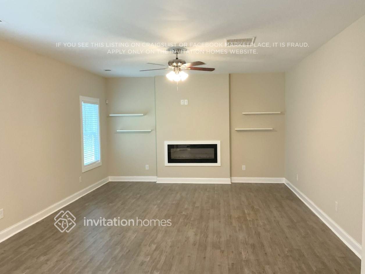 Building Photo - 310 Valley View Dr