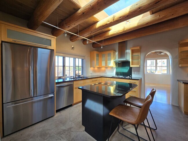 Building Photo - 624 Alto St