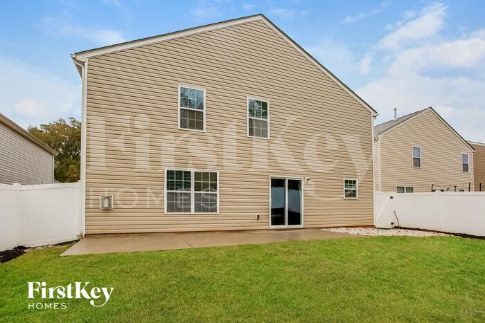 Building Photo - 5931 Sanders Farm Ln