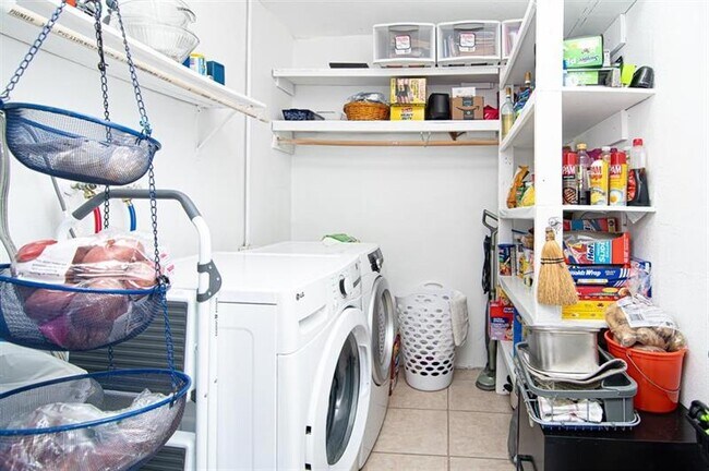 Building Photo - 6872 SW 15th St