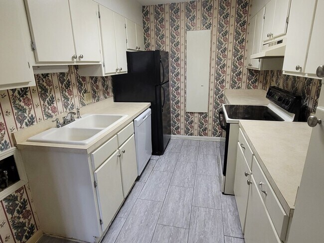 Building Photo - 1704 Ashford Ln