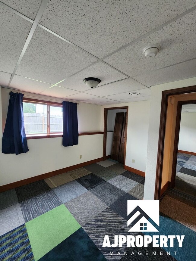 Building Photo - 6521 W Amber St