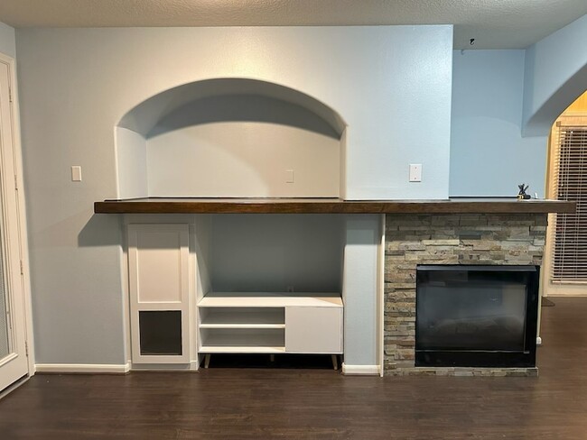 Building Photo - 15 N Flickering Sun Cir