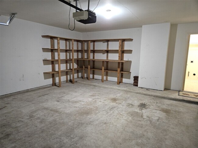 Building Photo - 2121 Crimson Lake Ln