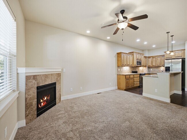 Building Photo - Gorgeous 3-Story Townhome in Excellent Fort Collins Location!