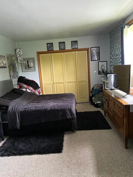 Bedroom 1 - 211 S Spring St