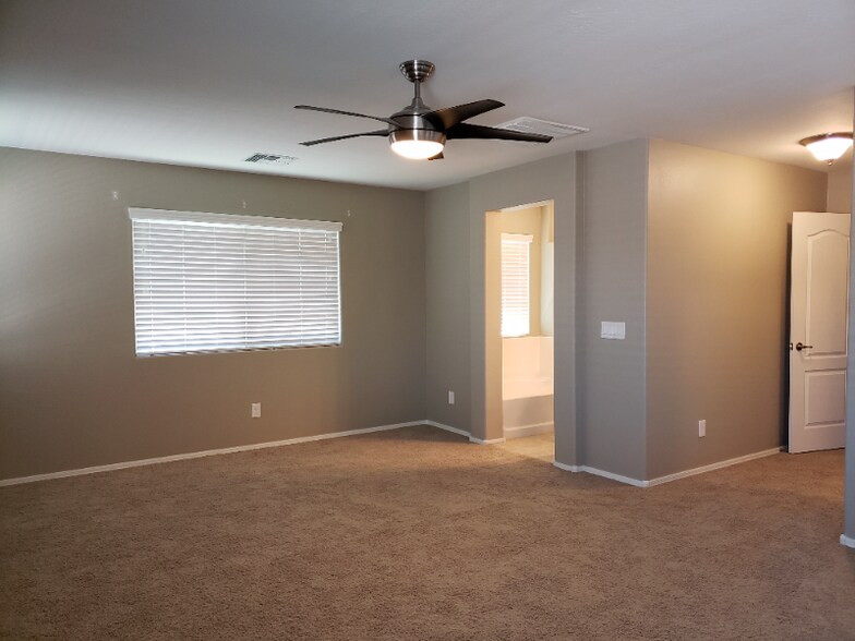 Building Photo - 1671 W Flamingo Dr