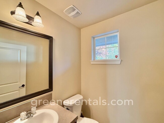 Building Photo - 3BR/2.5BA Home in Quiet Tumwater Neighborhood