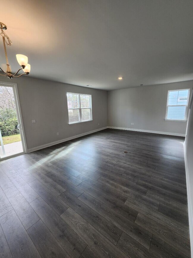 Building Photo - 4044 Dewberry Ln