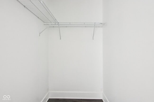 Building Photo - 21 N Devon Ave