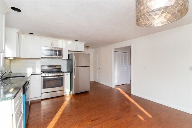 Building Photo - 82 Glendower Rd