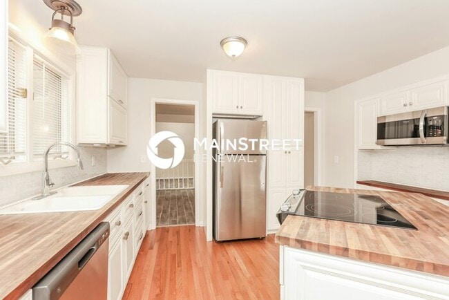 Building Photo - 3 Bedroom Pet-Friendly Home in HERMITAGE, TN with Main Street Renewal