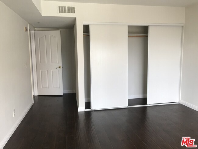 Building Photo - 4750 Templeton St