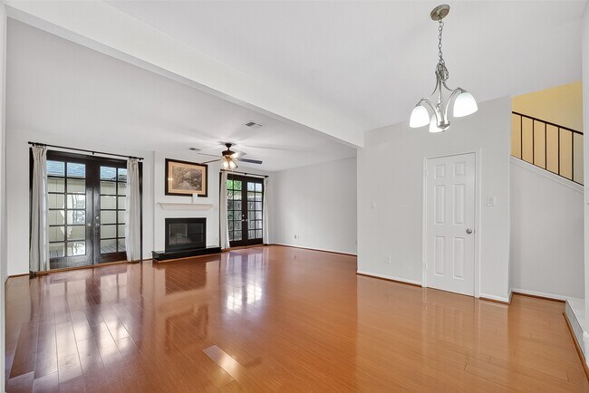 Building Photo - 7505 Memorial Woods Dr