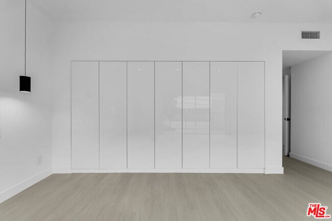 Building Photo - 10630 Wilkins Ave