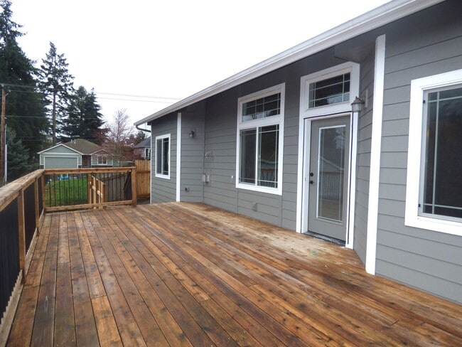 Building Photo - 5 Bedroom Home in South Salem! Near I-5