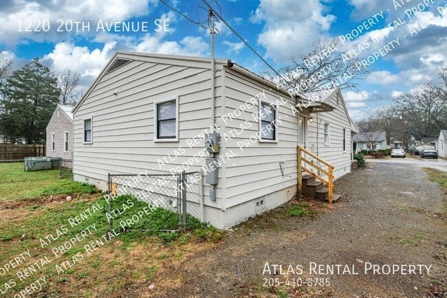 Building Photo - 1220 20th Ave SE