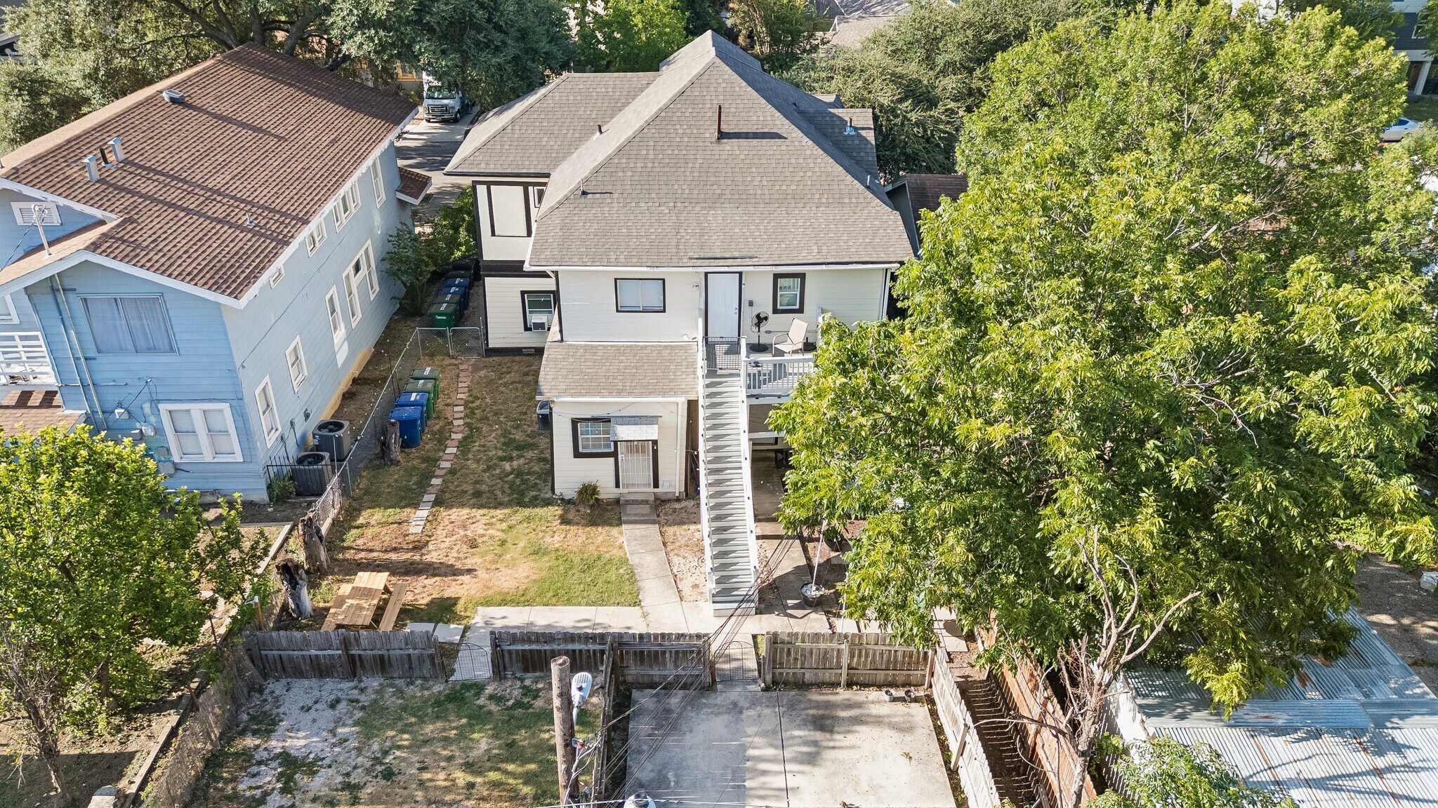 Building Photo - 1025 W Craig Pl