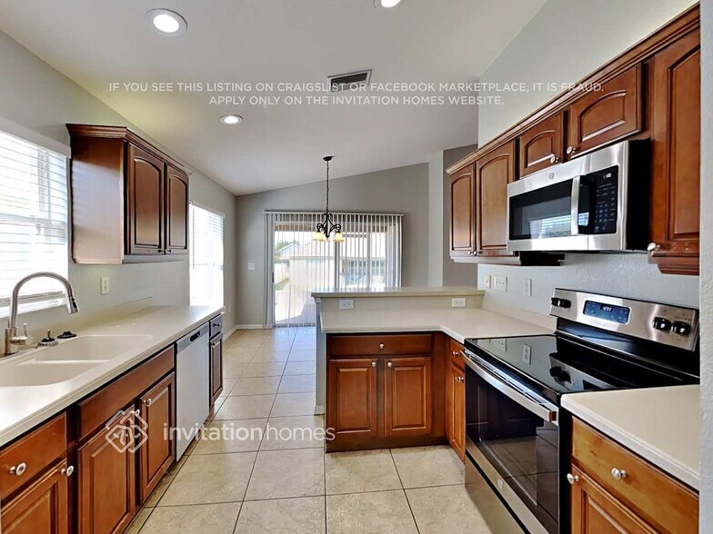 Building Photo - 5711 Lakeside Landings Blvd