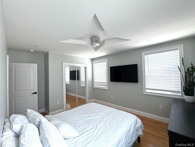 Building Photo - 249-10 139th Ave