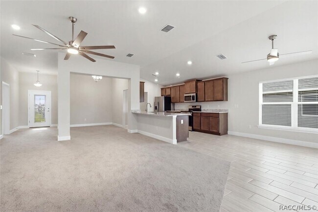 Building Photo - 336 W Rexford Dr
