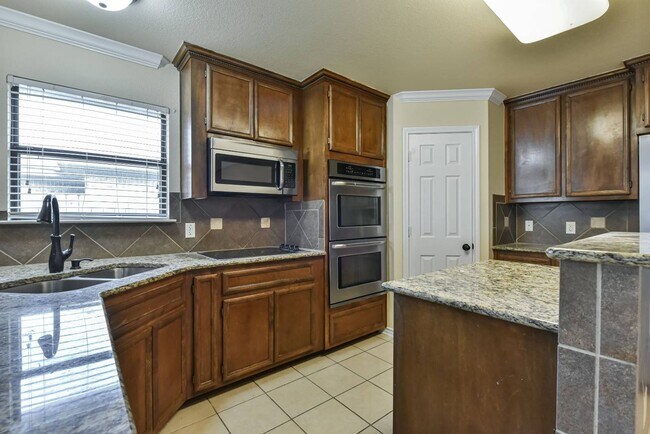 Building Photo - 6905 Deorsam Loop