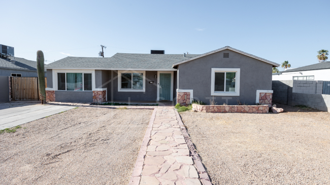 Building Photo - Stylishly 5-Bedroom Home with Large Yard a...