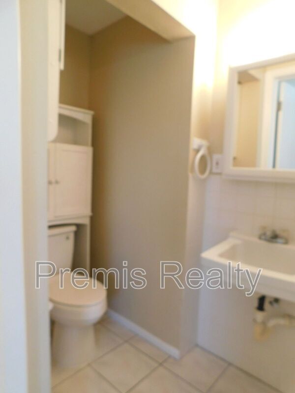 Building Photo - 2664 St Joseph Dr