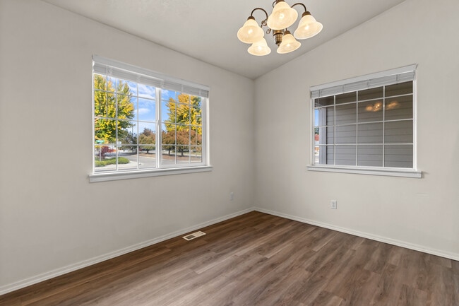 Building Photo - 1443 W Balboa St