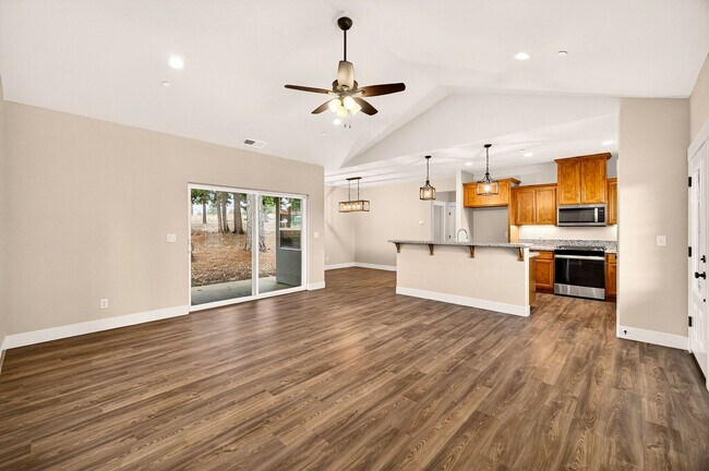 Building Photo - 3-bedroom, 2-bathroom home nestled in the ...